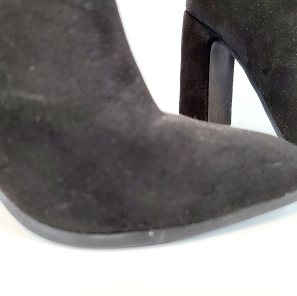 Just Fab Black Suede Stacked Heel Ankle Boots Zip Size 5.5 - Picture 9 of 12